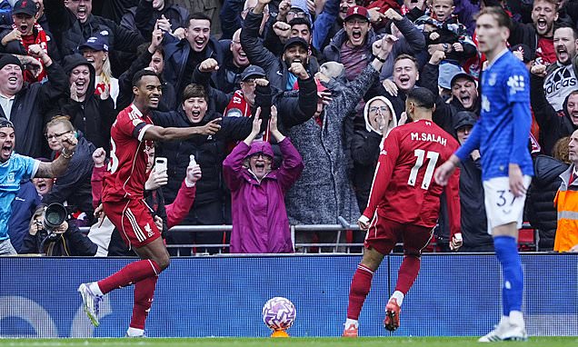 Liverpool captain Virgil van Dijk hails form of 'unbelievable´ Ryan...